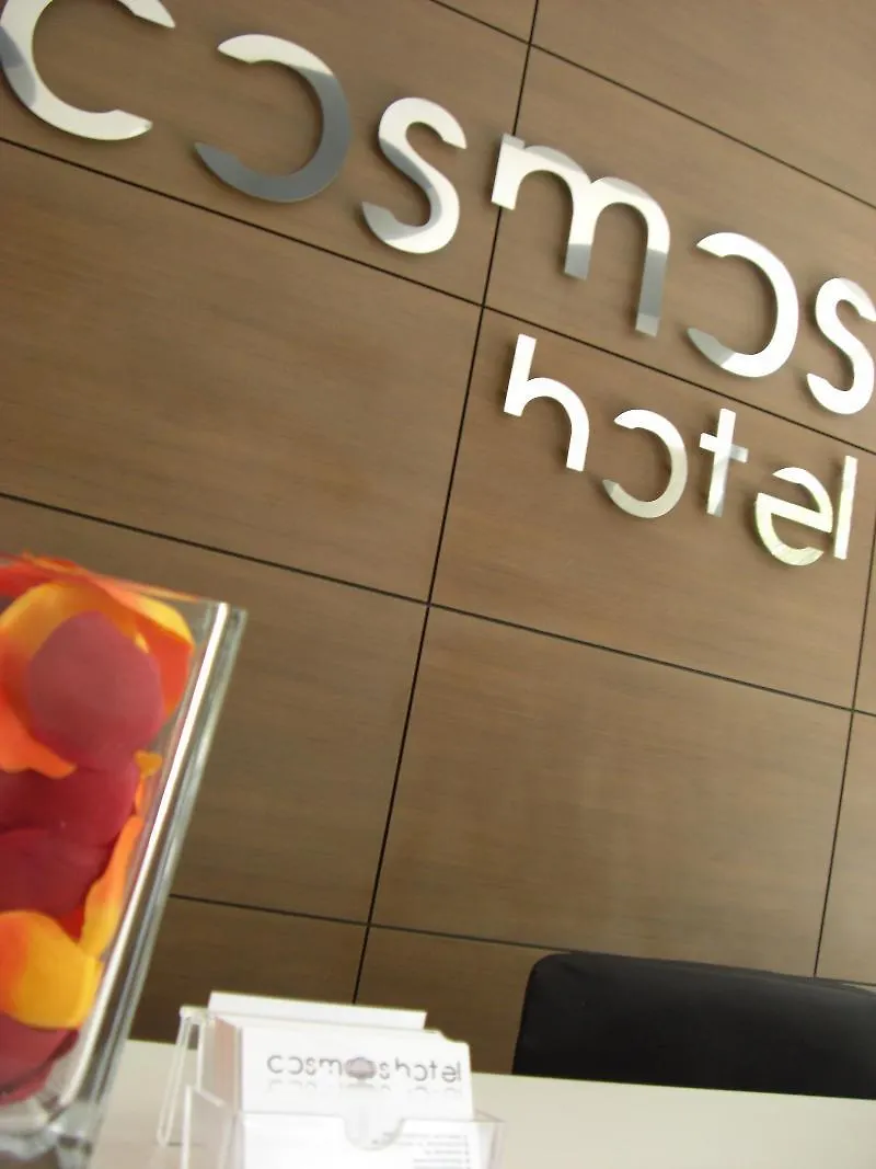 Cosmos Hotel Resmo 3*,